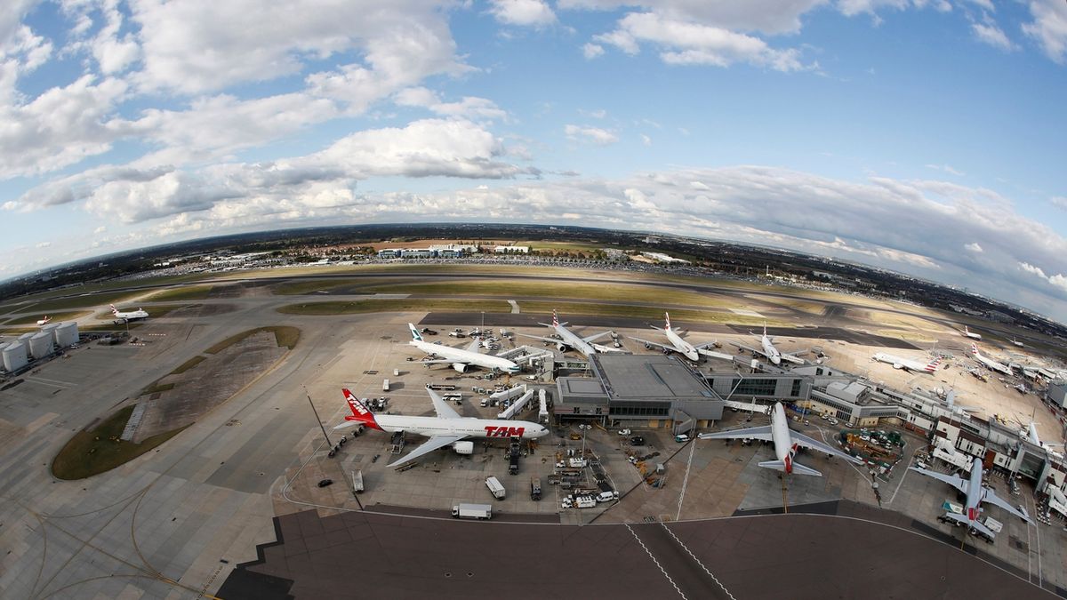 Zastavte prodej letenek na léto, vyzývá letiště Heathrow